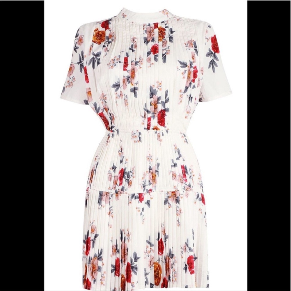 Boohoo exclusive floral pleated dress